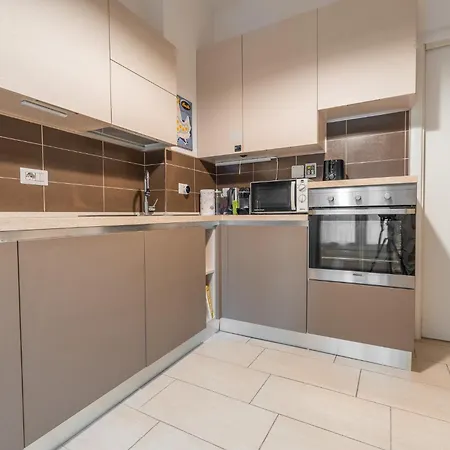 Via Ovada 5 * Milano