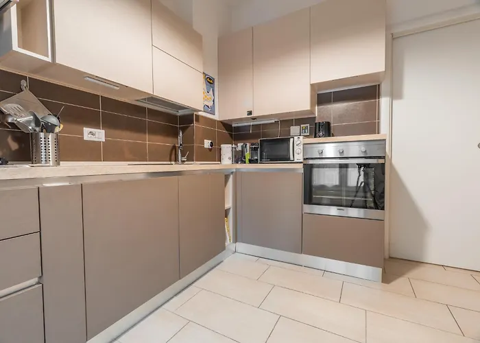 Via Ovada 5 * מילאנו